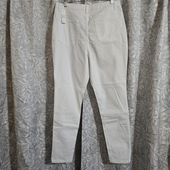 🌴 5/$13 No Boundaries NWT White Jeans *Flawed* - Picture 2 of 5